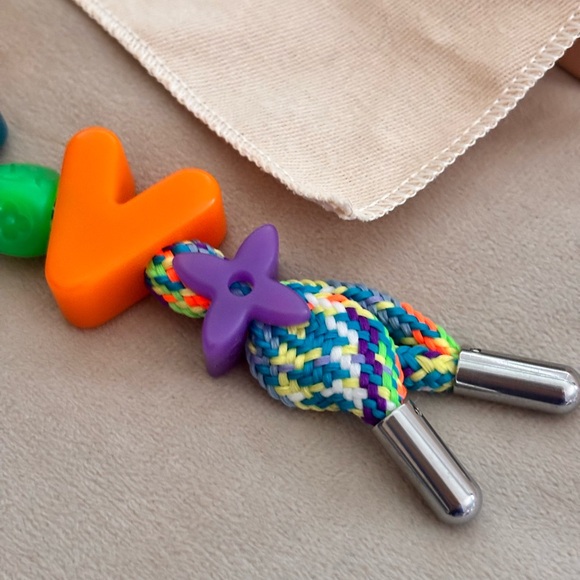 Louis Vuitton Louis Vuitton Porte Cle LV Play Keychain NEW FULL INCLUSION - Picture 6 of 11